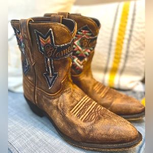 Laredo Blameless Cowgirl boots. 🤠